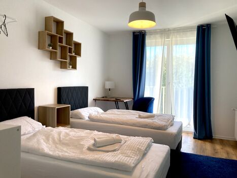 Gehobene Monteurwohnung, mit Balkon und Parkplatz