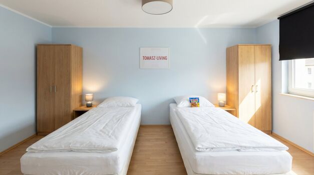 MH12 / TOMASZ-LIVING in DUISBURG - Einkaufsmöglichkeiten nah