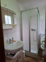 Ferienwohnungen mit Einzelbetten ,private Bäder, Küche Bild 16