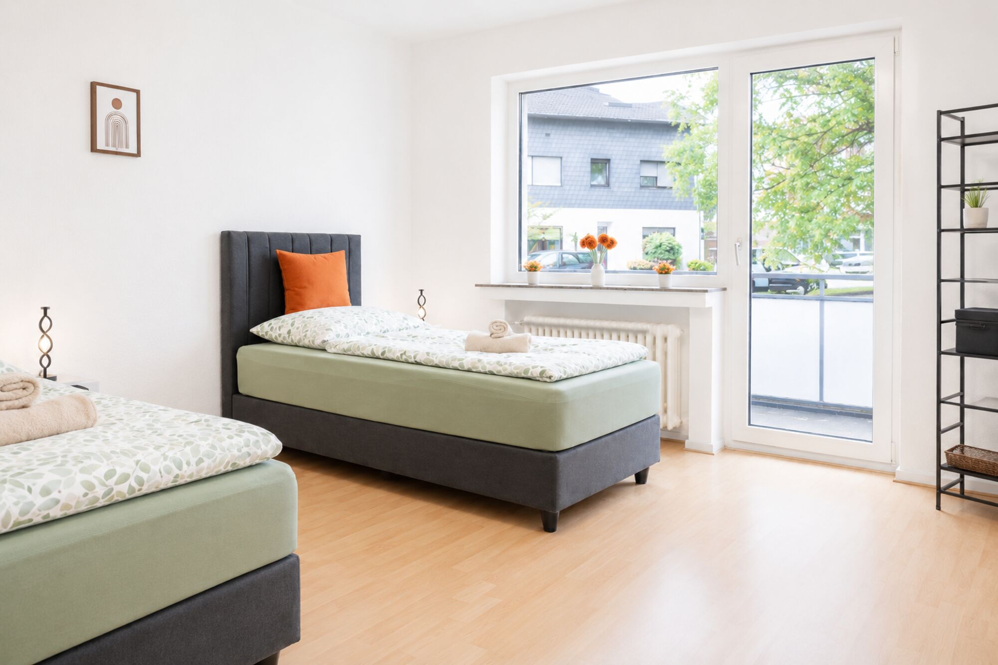 Ansicht Schlafzimmer 2 mit Balkon und 2 Einzelbetten