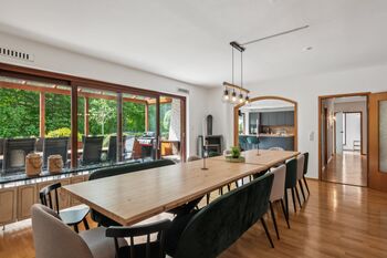 Große Villa für große Gruppen und Teams 7 Schlafzimmer! Bild 2