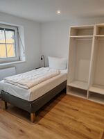 Schlafzimmer 1: Boxspringbetten 2*90*200