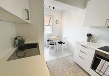 Moderne 3-Zimmer-Wohnung in schönem Altbau, zentrale Lage Bild 12