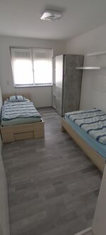 Zwei Häuser zur Vermietung mit großem Parkplatz vor dem Haus Bild 17