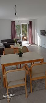 Zwei Häuser zur Vermietung mit großem Parkplatz vor dem Haus Bild 5