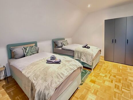 GRÜN - Appartement mit 2 Schlafzimmern - 65 Zoll TV - Balkon