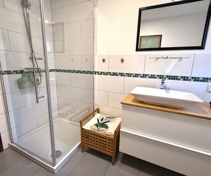 GRÜN - Appartement mit 2 Schlafzimmern - 65 Zoll TV - Balkon Bild 5