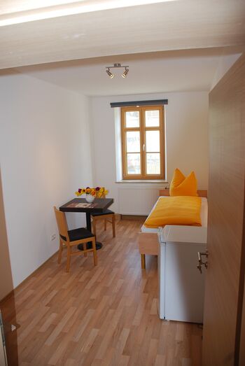 Neue renovierte Wohnung mit wöch. gener. Reinigung im Preis Bild 3