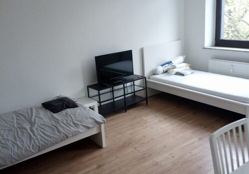 Große Wohnung, mehrere Schlafzimmer Parkplätze Küche usw. Picture 3