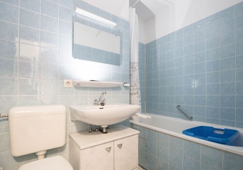 Voll möbliert und renovierte 2-Zimmer Wohnung mit Balkon Bild 5