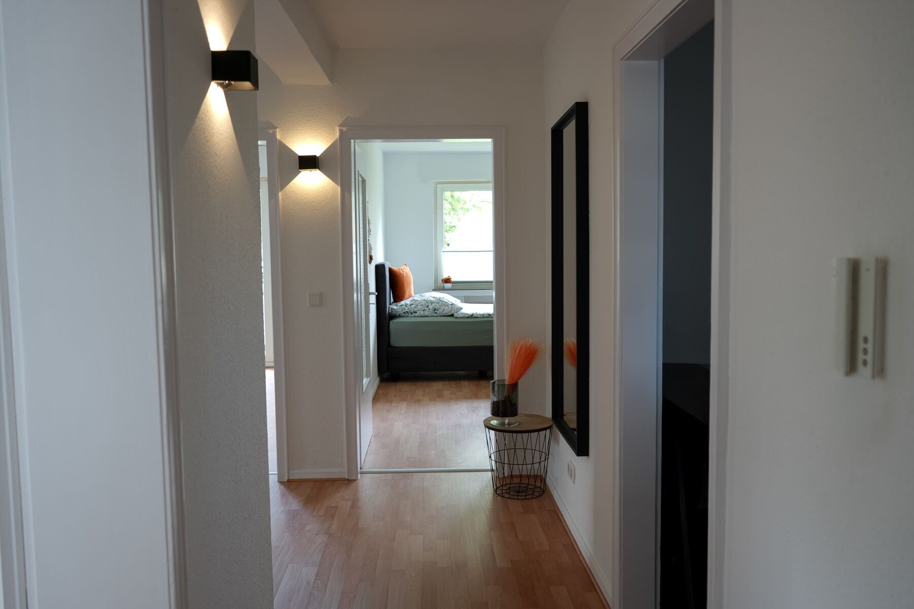 Flur - Sicht auf Schlafzimmer 2 & 3