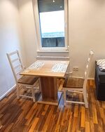 Zimmer Tisch mit Stühlen