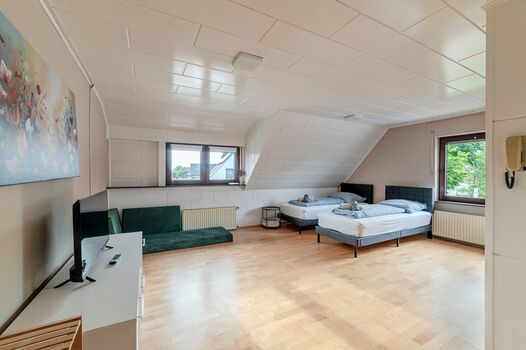 Schlafzimmer 1