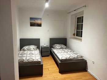 großes Haus/5 Schlafzimmer/Einzelbetten/2 Bäder/ Küche/WIFI Bild 5