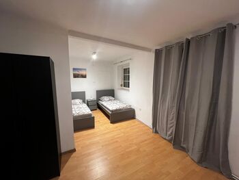 großes Haus/5 Schlafzimmer/Einzelbetten/2 Bäder/ Küche/WIFI Bild 3