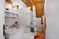 Sila 1: Bad mit Dusche und Toilette