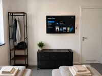 6 Einzelbetten l Parkplatz l WLAN l 2 Smart-TVs Bild 1