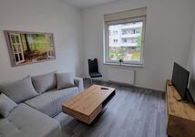 6 Einzelbetten 3 Schlafzimmer neues Bad Balkon 16 Wohnungen Bild 12