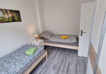 6 Einzelbetten 3 Schlafzimmer neues Bad Balkon 16 Wohnungen Bild 9