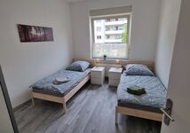 6 Einzelbetten 3 Schlafzimmer neues Bad Balkon 16 Wohnungen Bild 15