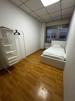 Dreieich Wohnung 10 Personen - 8 Einzelzimmer Parkplatz LKW Bild 5