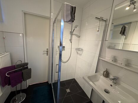 Modernes Badezimmer