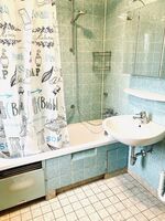 Bad mit Badewanne 