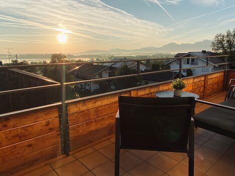 Blick auf den Chiemsee und die Alpen