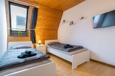 Schlafzimmer mit 2 Betten 