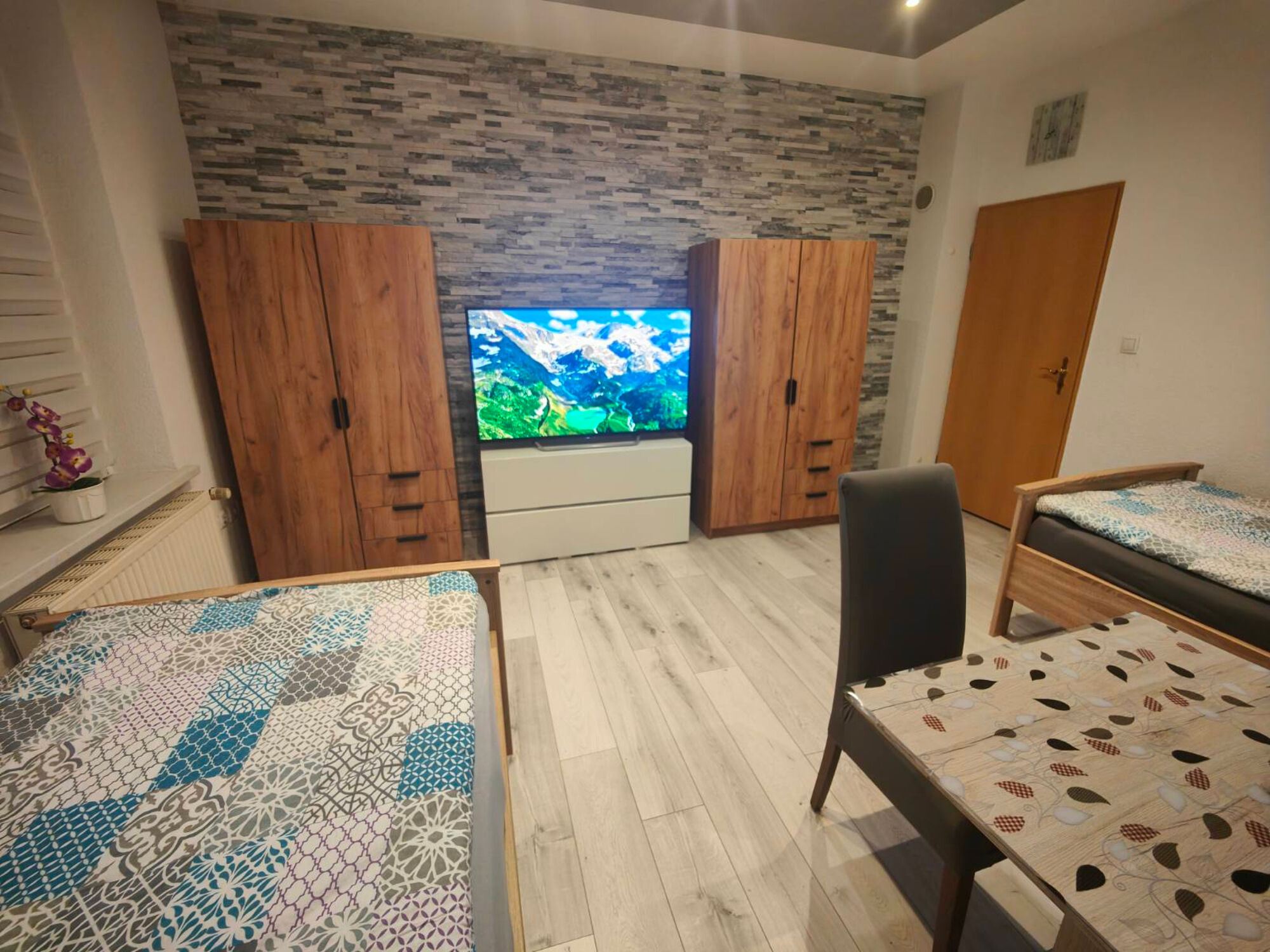 Schlafzimmer 1