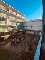 Spielplatz Innenhof auf Seite Wohnungseingan