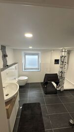 moderne Wohnung mit Küche und Stellplatz Bild 2