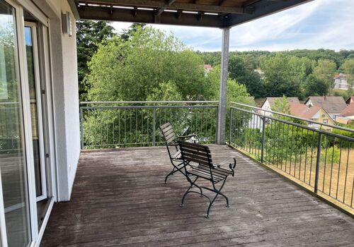 Riesiger Balkon bzw. Terrasse mit wunderschönem Fernblick