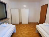 Monteur Wohnung mit 6 Einzelbetten, Küche, Parkplatz, Balkon Bild 9