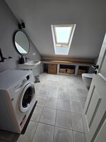 Neues Bad mit Dusche , WC, Waschtisch und Waschmaschine 