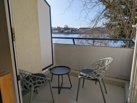 Balkon mit Aussicht auf Rhein und nach Frankreich