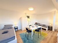 Worker Place Weserkai Bremerhaven Bild 1