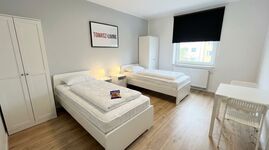 MH13 / TOMASZ-LIVING in DUISBURG - Einzelzimmer mit Schreibt Bild 3