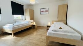 MH13 / TOMASZ-LIVING in DUISBURG - Einzelzimmer mit Schreibt Bild 10