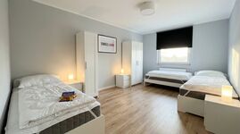 MH13 / TOMASZ-LIVING in DUISBURG - Einzelzimmer mit Schreibt Bild 7