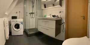 Badezimmer / WC inkl. Waschmaschine