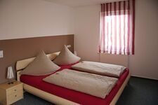 Schlafzimmer mit Doppelbett