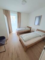 Central City Apartment with parking Bild 3