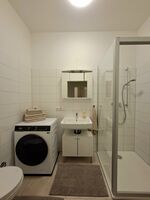 Central City Apartment with parking Bild 4