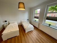 Großes Haus auf 2 Etagen*2x Küche*2x Badezimmer*10 Betten Bild 1