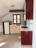 Vollausgestattete große Dachwohnung und Parkplatz Bild 2