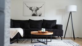 offenes Wohnzimmer mit TV