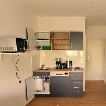 Wilzenburger Apartments Stay for Job Picture 4