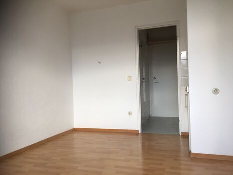 ***Doppelzimmer mit 2 Einzelbetten, Bad, Süd Balkon mitten in München*** Bild 4