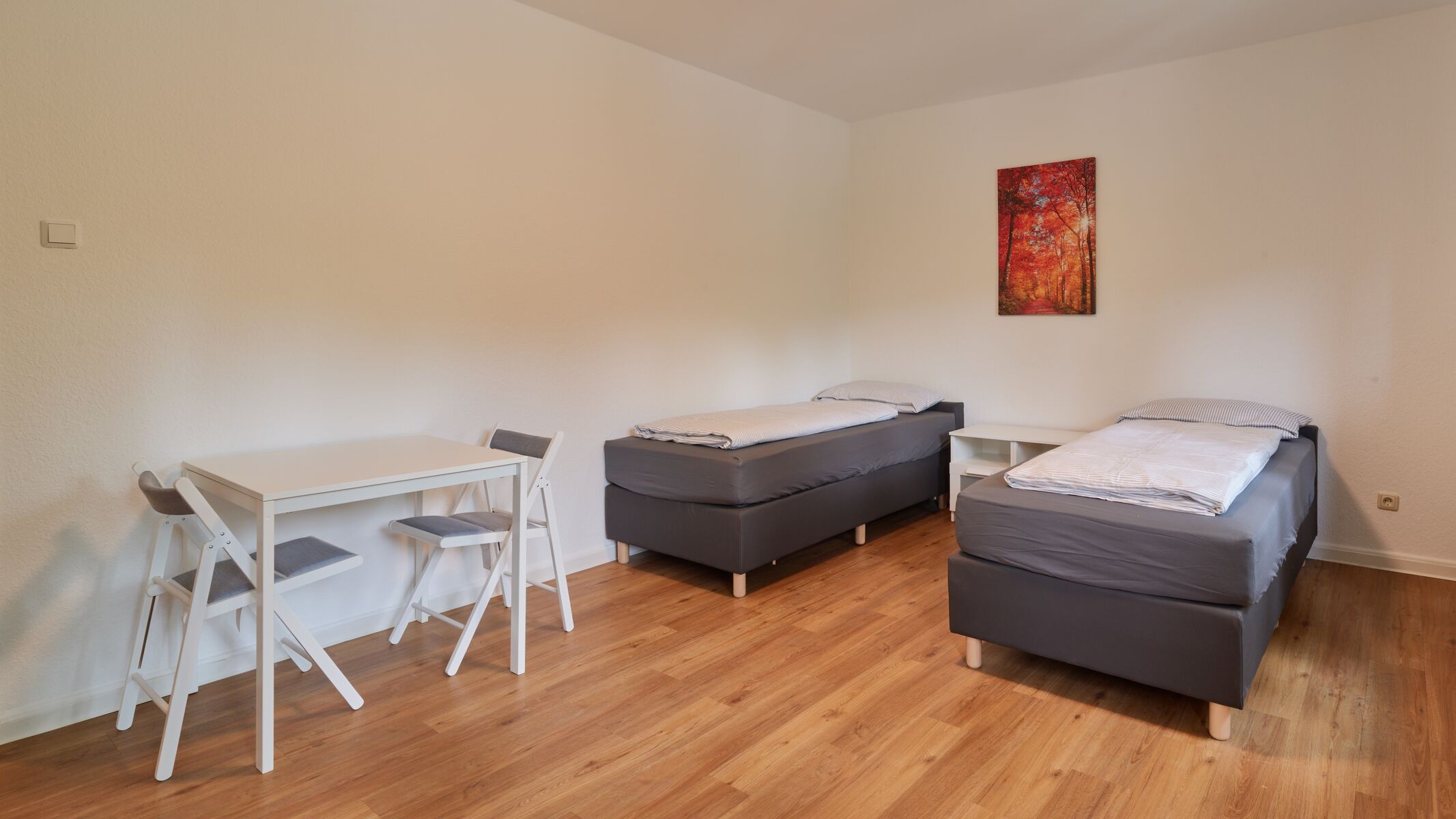 Pro Schlafzimmer gibt es zwei Einzelbetten. 